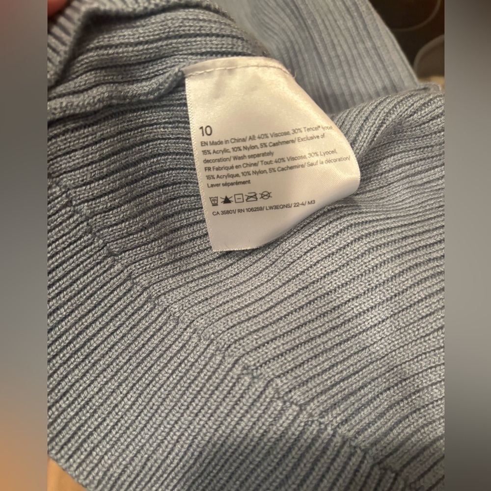 Lululemon Reversible Crossover Sweater Size 10 Blue Cashmere Blend Cozy Athletic - Picture 7 of 7
